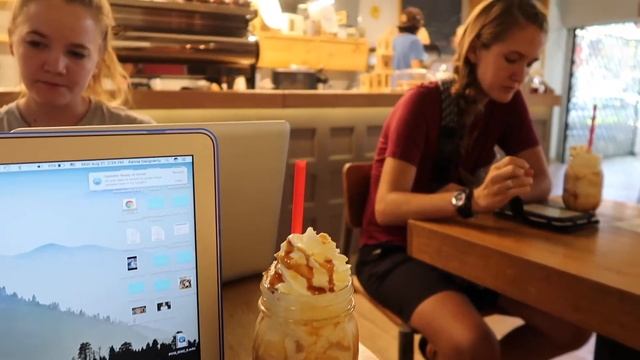 Colombian Coffee Shop Heaven смотреть онлайн