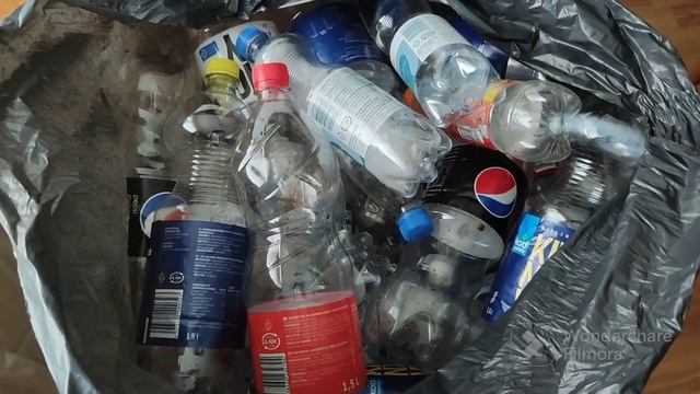 Сколько стоит мешок с пластиковыми бутылками? смотреть онлайн