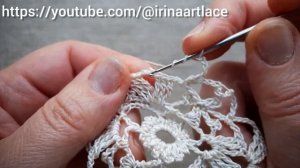 Очень красивый. Квадратный ажурный мотив крючком.