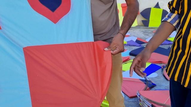 2000 Guddy ki Shoping Ker Li Original Mini Projector Quality video hai Yeh Guys смотреть онлайн