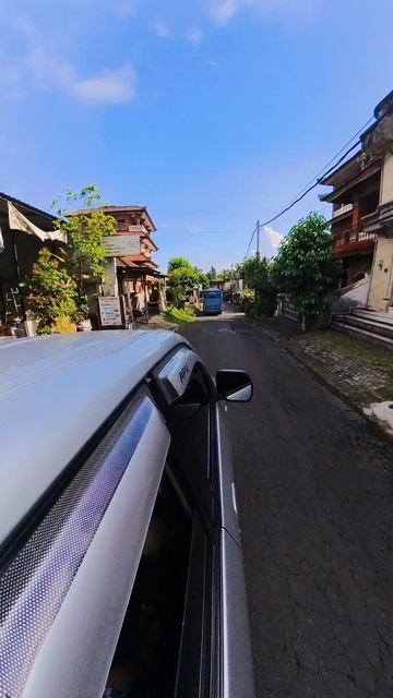 по6 улицам Бали