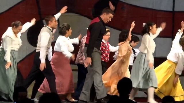 TAN MAN SINGING AND DANCING TO SHI-POO-PI смотреть онлайн