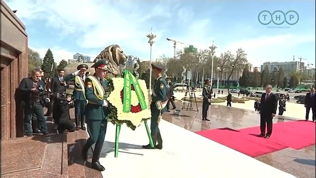 Председатель Халк Маслахаты Туркменистана возложил цветы к памятнику Исмоили Сомони смотреть онлайн