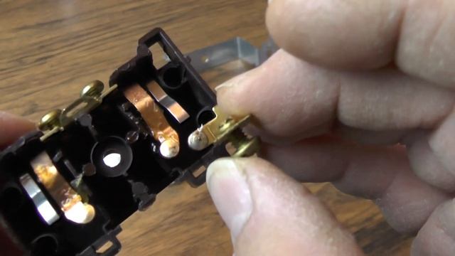 Look inside Leviton decora duplex wall switch смотреть онлайн