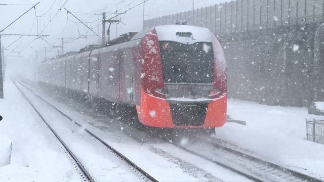 Электропоезд ЭС2ГП 012. Москва - Тула. Платформа Калитники. 11.03.2023. смотреть онлайн
