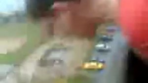 Два пальца в рот и минуту блюет. Жесть