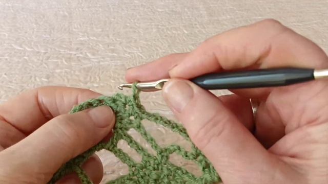 Вяжем крючком. Ажурный узор с ромбами. смотреть онлайн