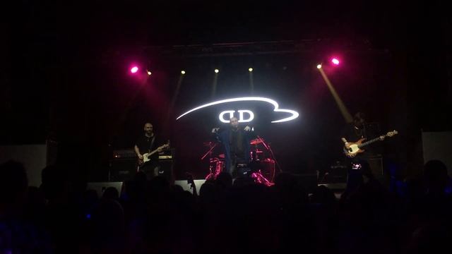 Мертвые Дельфины - Бег по острию ножа (Oscar cover) смотреть онлайн