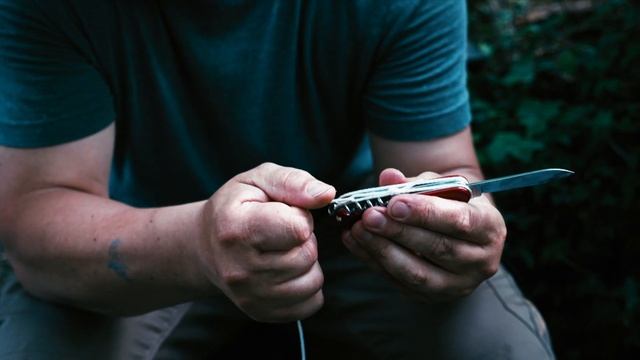 Victorinox Tips & Tricks (9/25) - Large Blade (3) - Improvised blade lock, blade mirror, SAK-spear смотреть онлайн