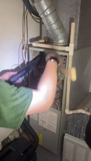 Fixing a Furnace that had a bad limit switch. #HandsomeOrHandy #HomeMaintenance #Hvac #DIY￼
