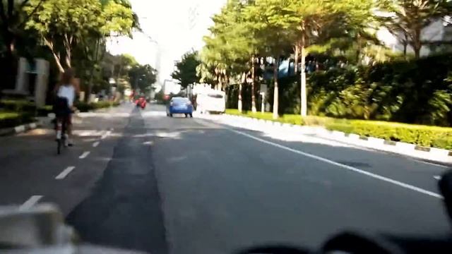 Saw two lady bicycle commuters смотреть онлайн