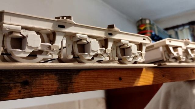 2ТЭ116(СССР) из картона. Кронштейны и буксовые поводки. 😉 смотреть онлайн
