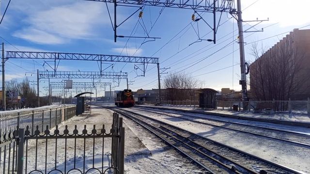 Маневровый тепловоз ЧМЭ3Т-6288 следует резервом по о.п Площадь Ленина смотреть онлайн