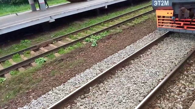 Электропоезд эт2м-094 Сообщением Невская Дубровка Санкт-Петербург Прибывает на станции Пискарёвка смотреть онлайн