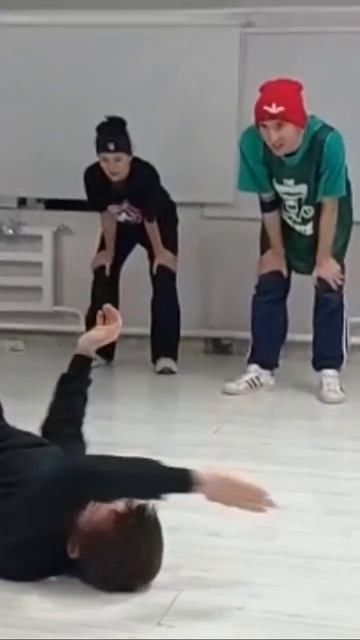 Крутой тип , подписывайтесь на него  #dance #shortsvideo #shorts