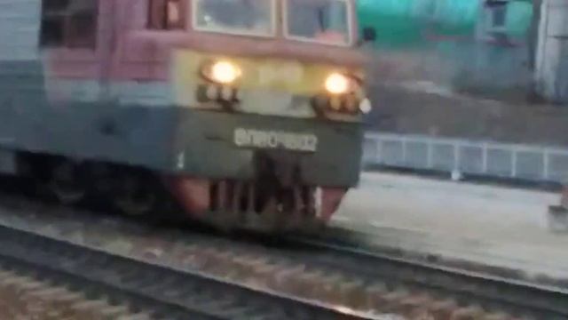 2 товарных поезда в городе Саратов смотреть онлайн