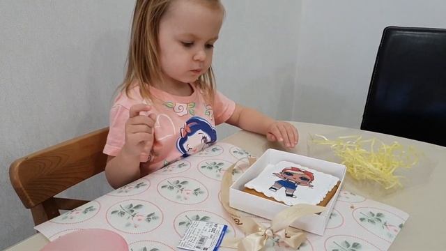 Ищем подарки , нашли новое Джелатто кафе, Миля пробует мороженое смотреть онлайн