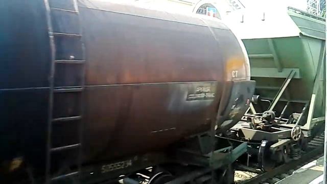 Электровоз ВЛ80К-493 с грузовым поездом смотреть онлайн