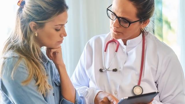 И вот последний бинт снят. Верочка несколько раз моргнула, потом посмотрела на окно и… смотреть онлайн