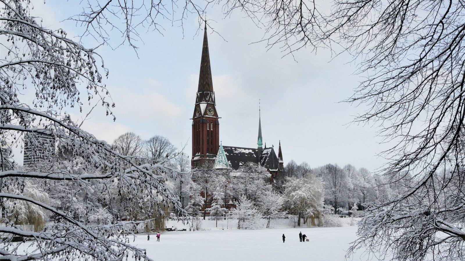 Гамбург, Германия - волшебный снежный день ❄️ Пешая экскурсия по городу в формате 4K смотреть онлайн