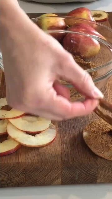 Cooking with Smeg | Apple Crisps #Shorts смотреть онлайн