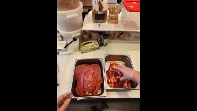 Preparation of Meat for the Cid Sandwich 🍴🥪🍪☕🍴 by Cuento Sandwiches #sandwich #meat, #beef #shorts смотреть онлайн