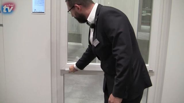 GU - větrací nůžky pro otvíravá okna s klikou ve vodorovné pozici смотреть онлайн