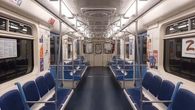 81-717/714.6 №27047 на перегоне "Проспект Космонавтов - Уралмаш" в пустом салоне смотреть онлайн