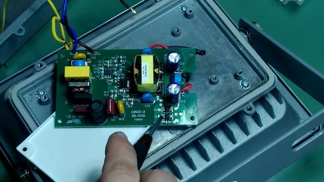 LED Floodlight Hacking (Brennenstuhl Jaro 3000) смотреть онлайн