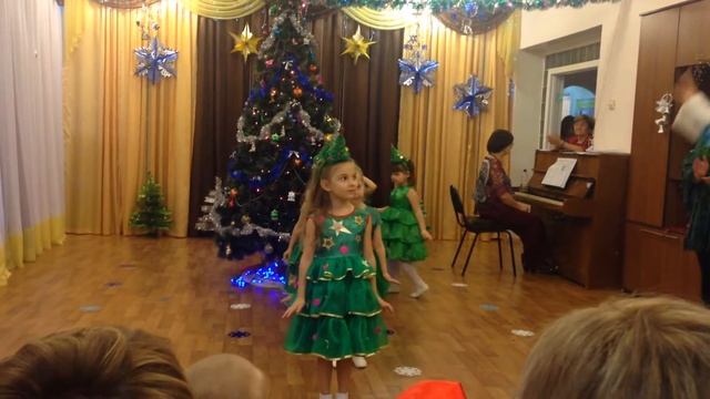 (Тетя Ася ёлочка/4 года)кто в лес,кто по дрова))) смотреть онлайн