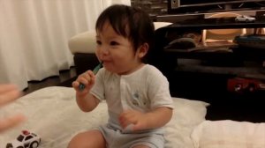 Японские дети. Учимся чистить зубы