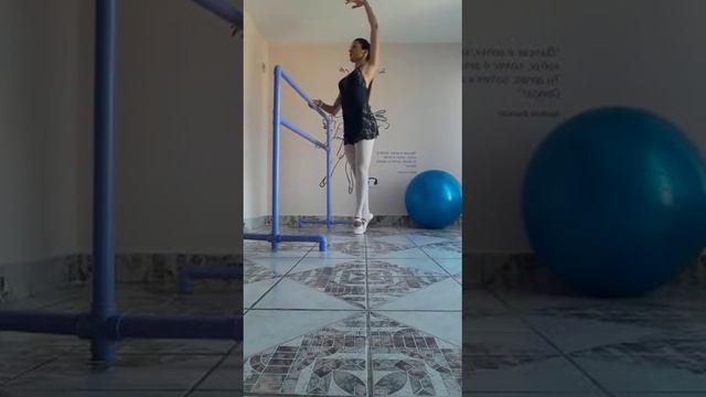 Sequência de battement fondu/ adagio смотреть онлайн