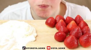 АСМР ЕДА КЛУБНИКА СО СЛИВКАМИ ИТИНГ МУКБАНГ БЕЗ СЛОВ | EVA ASMR 먹방
