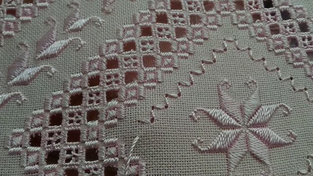 Як виконати шов куточками або напівхрестиком| Хардангер| Hand embroidery| смотреть онлайн