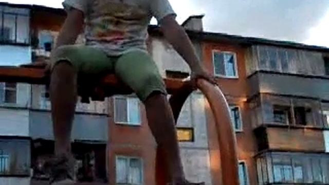 Девочка прыгает а качелей не новторять смотреть онлайн