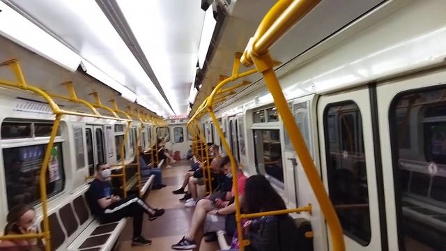 Метровагон 81-714.5п с желтыми поручнями смотреть онлайн