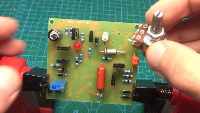 Automatic Car battery charger | Schematic and Layout смотреть онлайн