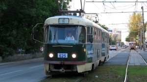 Трамвай Екатеринбурга Tatra T3SU СМЕ №625/626 следует по маршруту №6 по улице Мичурина