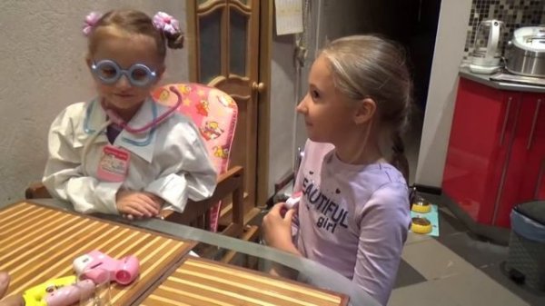 Набор доктора. Весело играем в доктора и пациента. Set the doctor. Fun playing doctor and patient.