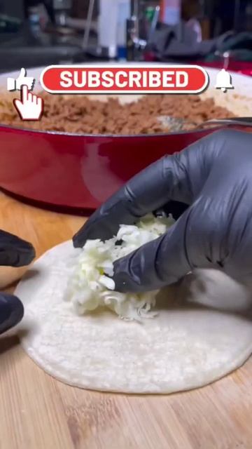 Mini rolls with beef Мини ролы с говядиной #такос #shorts #takotime #youtube #вкусноибыстро смотреть онлайн