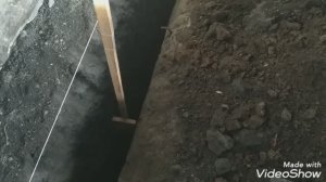 Укладка труб в глубокую траншею. Как организовать уклон.