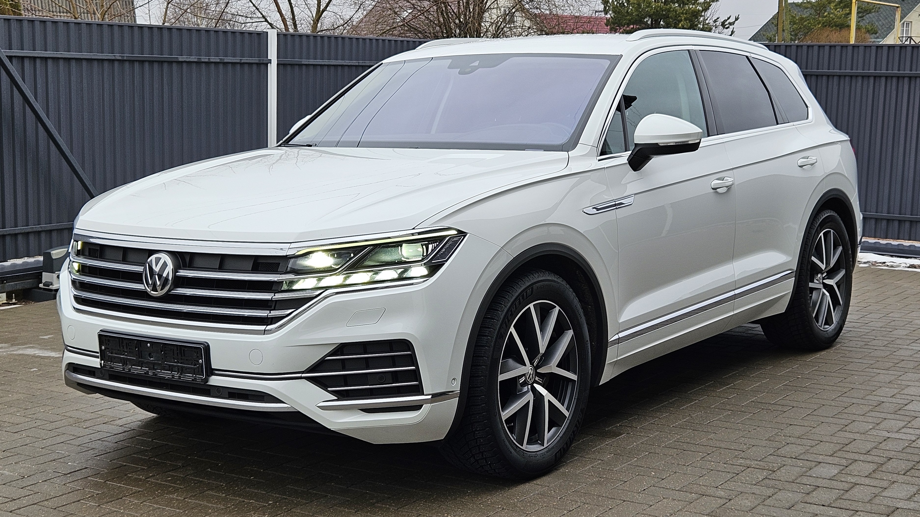 VW Touareg 4motion 2019! 2.0 TSI 249 л.с.! Камера, все подогревы, массаж, проекция, пневмоподвеска! смотреть онлайн