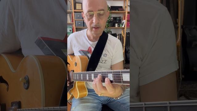 Developing jazz improvisation beginner level. EX 1. https://www.alessiomenconiguitarinstitute.com смотреть онлайн