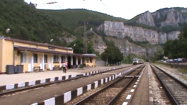 БВ 2610 Варна - София минава през любимата гара Лакатник... смотреть онлайн