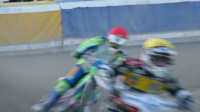 Master of Speedway 4 mei 2013 moorwinkelsdam. 3e manche. 1e Robert lambert. 2e Kamil Pulizynski смотреть онлайн