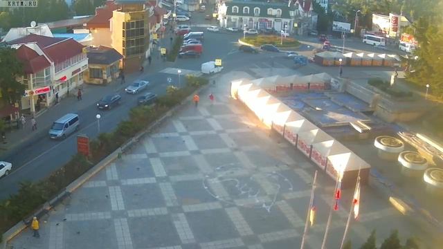 Вебкамера "Площадь Советская". Запись 19.10.2016 08:00:16 смотреть онлайн