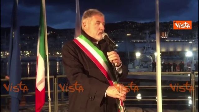 Il sindaco di Genova Bucci si commuove commemorando il crollo della Torre Piloti смотреть онлайн