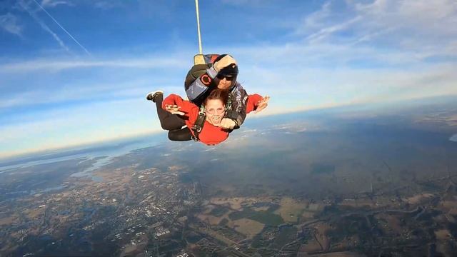 Carly's Tandem Skydive 2.0 смотреть онлайн