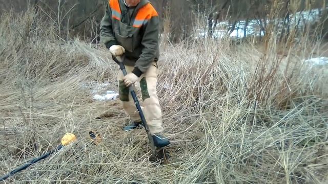 Первая чудесная поляна в этом сезоне Коп металлолома смотреть онлайн