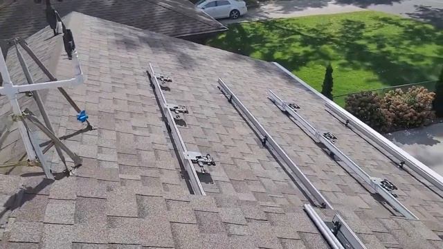 16 kW Solar System, part 2: Rail/Micro Inverter Installation смотреть онлайн